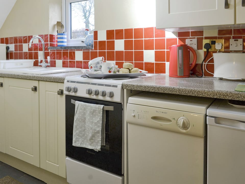 Well-equipped fitted kitchen | Holemoor Cottage, Pyworthy, near Holsworthy