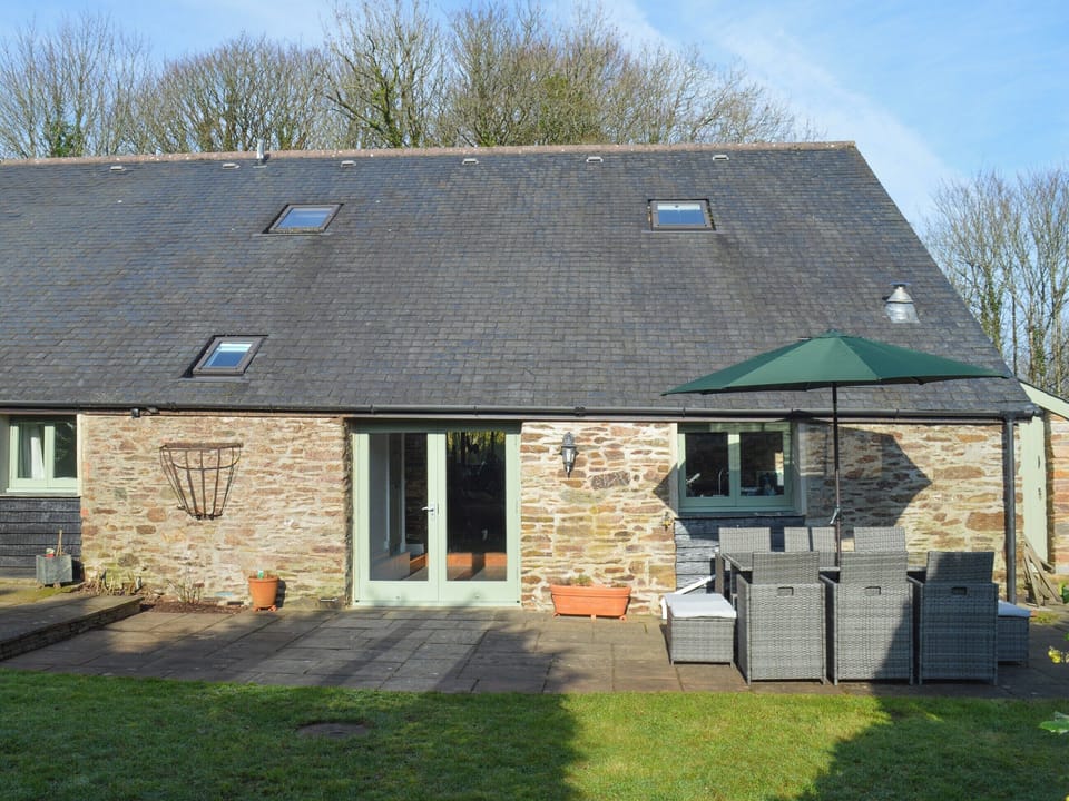 Attractive patio area | Reuben&rsquo;s, Boreston, near Totnes