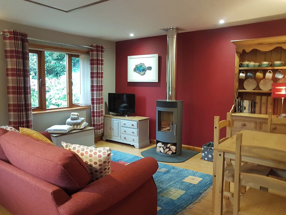 Open plan living space with wooden floor | Penty-Lowarth, Quoit, St Columb