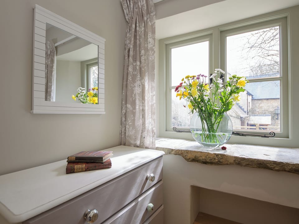 Cosy single bedroom | Holliers Cottage, Middle Barton, near Chipping Norton