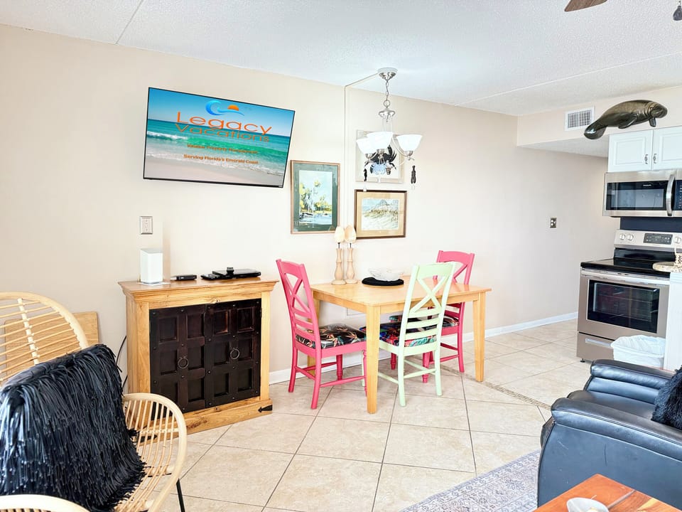 Island Surf #5 Living Room