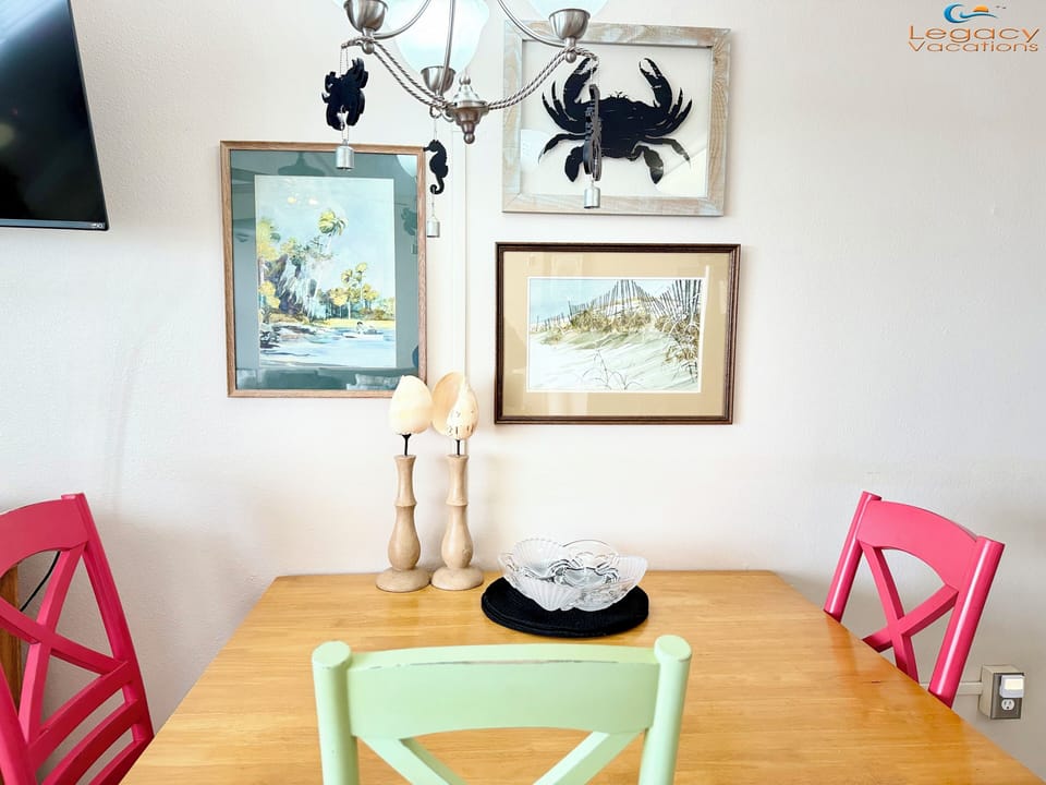 Island Surf #5 Dining Area