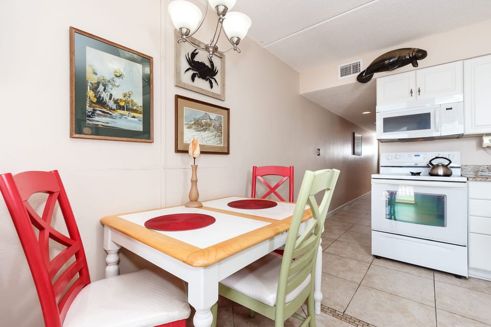 Island Surf #5 Dining Area