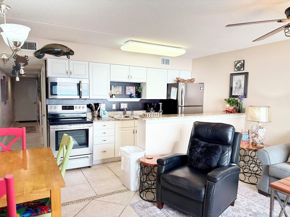 Island Surf #5 Living Room