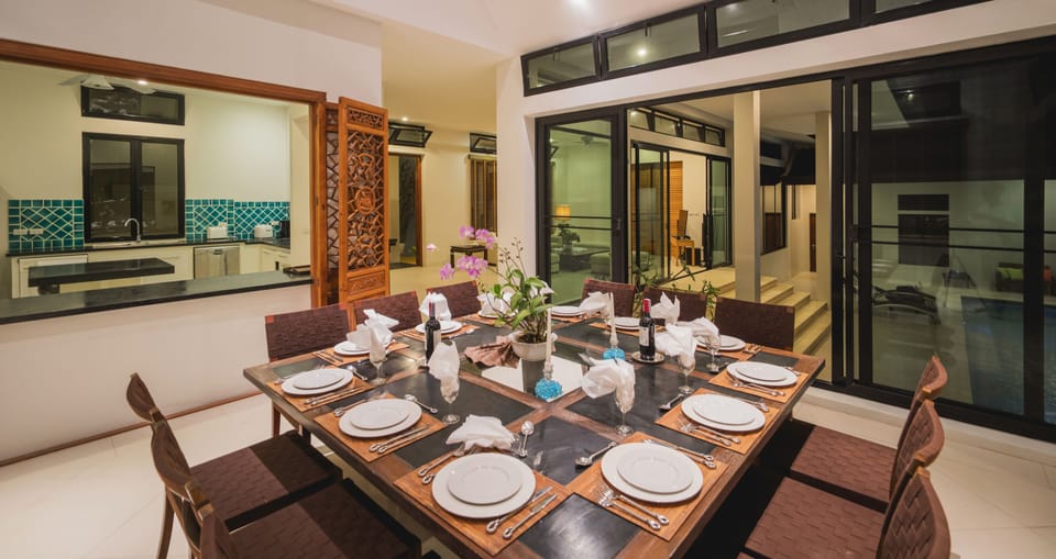 6-Bedroom Villa | In-room dining