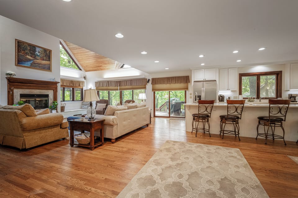 Grant Living Room/Kitchen area