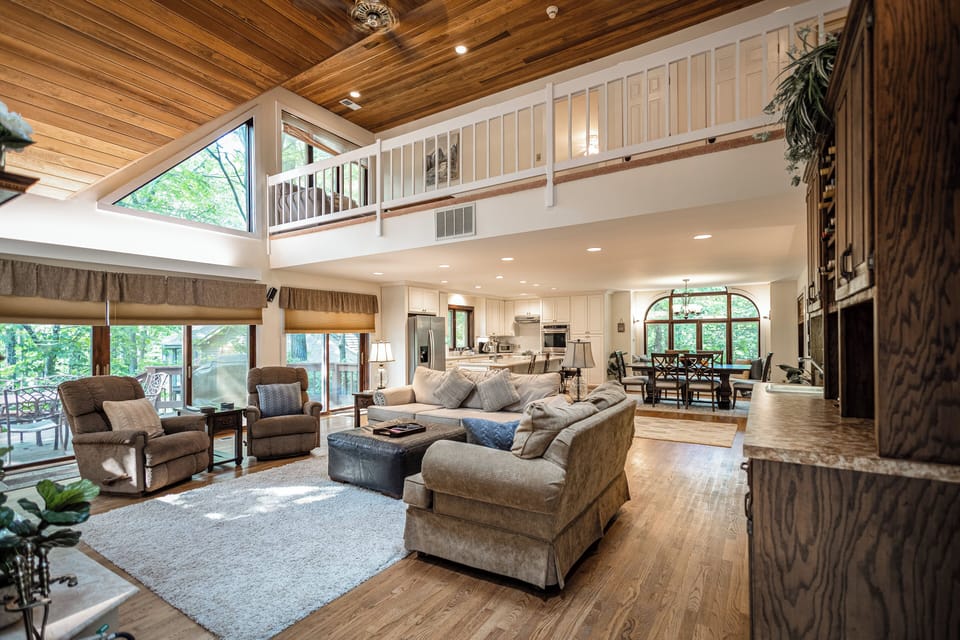 Huge Living/Dining Room Area - perfect for family get togethers.