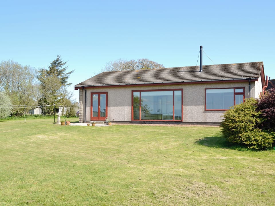 Lovely rear fa&ccedil;ade from garden | Sweet Hope, St Cyrus, near Montrose