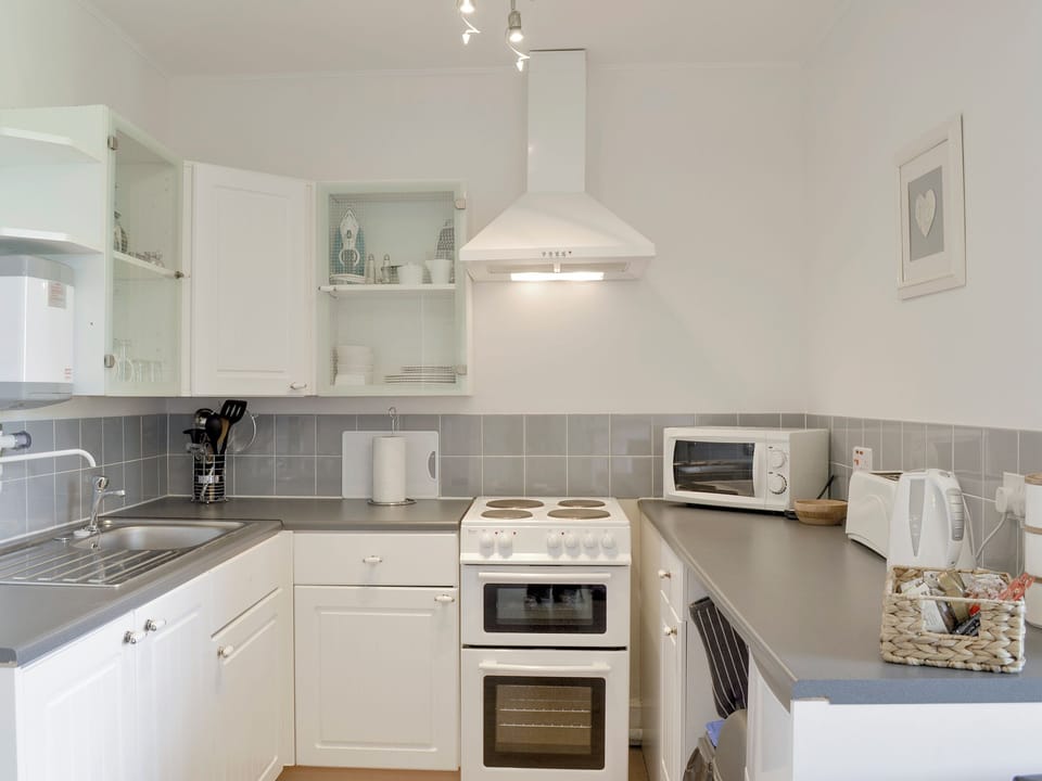 Well-equipped fitted kitchen | St Martins Square Apartment 2, Scarborough