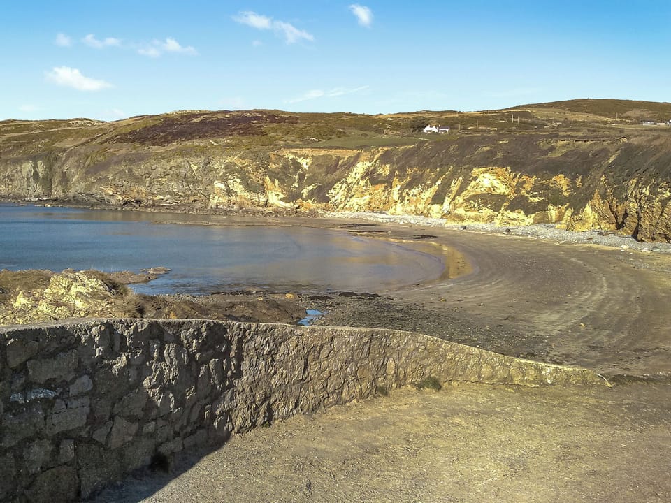 Surrounding area | Hen Ysgol, Llanfaethlu, Anglesey