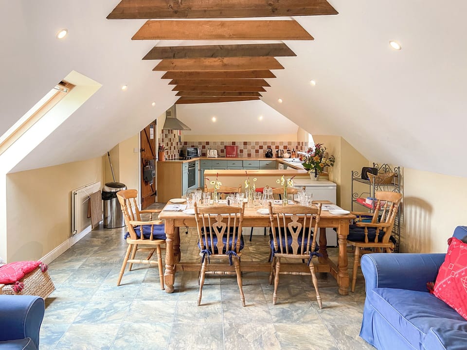Open plan living space | Fairlaw Garden Cottage, Reston
