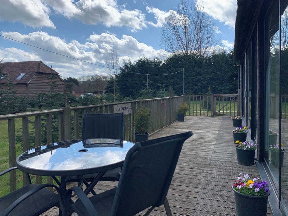 Sitting-out-area | Spithandle Nursery Barn - The Old Carthouse - Spithandle Nursery Barns, Steyning