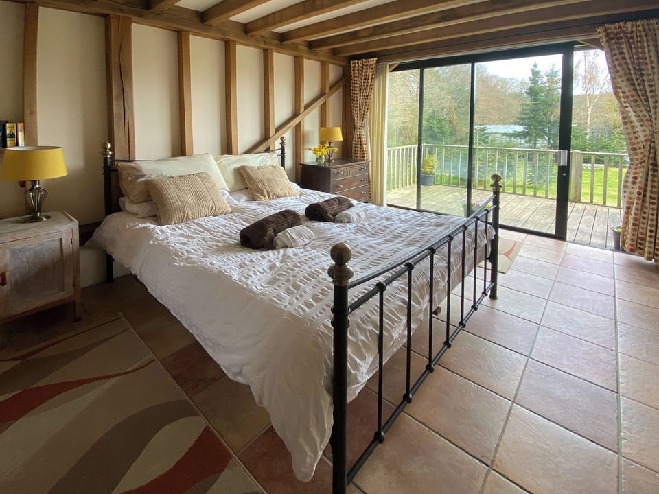 Double bedroom | Spithandle Nursery Barn - The Old Carthouse - Spithandle Nursery Barns, Steyning