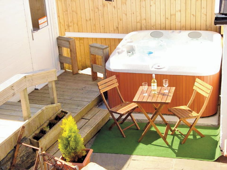 Misty Isles Cottage hot tub | Misty Isles Cottage, Ellenabeich, Seil Island