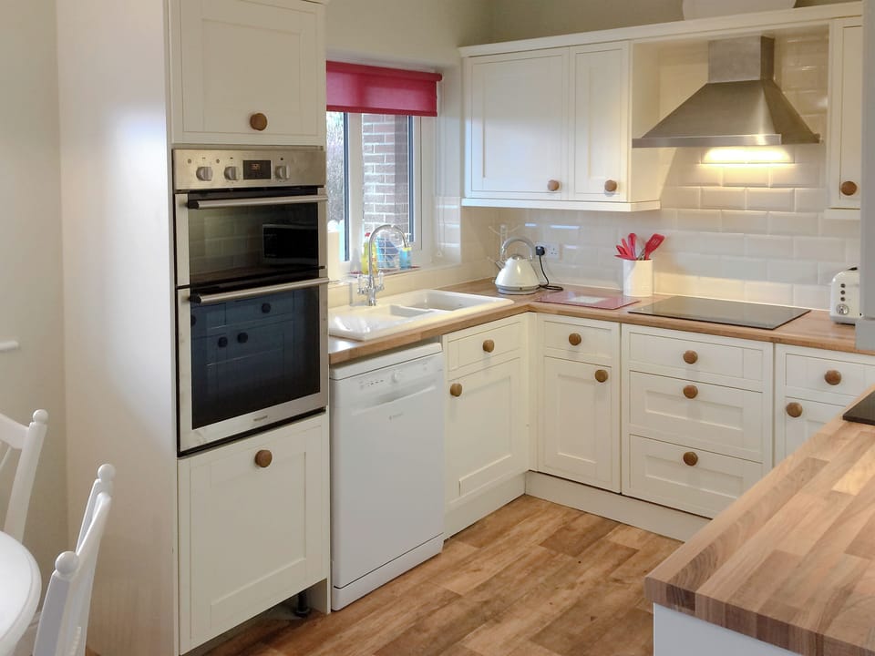 Well equipped kitchen | Carr House, Scarborough