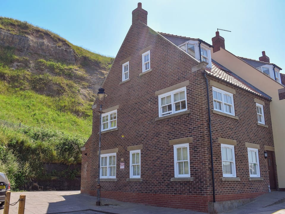 Wonderful end property | Captains Cottage, Whitby