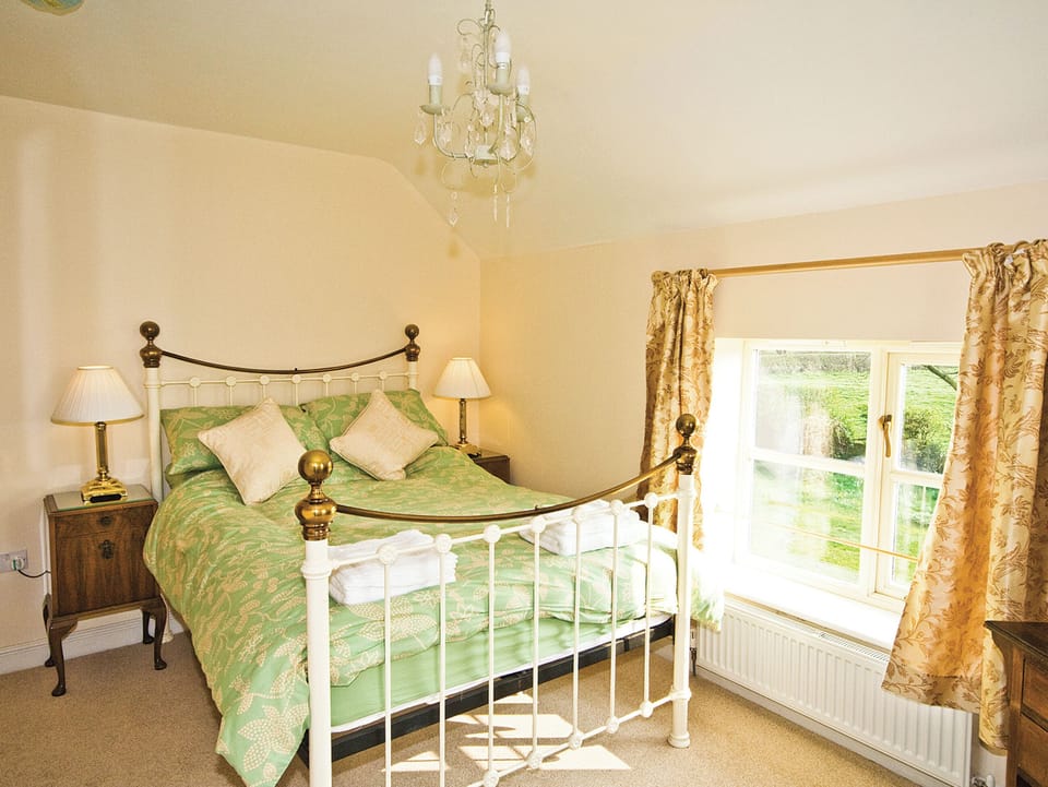 Brook farm Cottage double bedroom | Brook Farm Cottage, Minshull Vernon, Nantwich