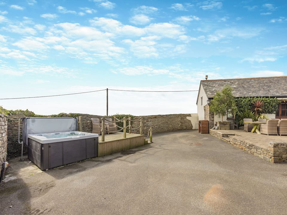 Hot tub | Atlantic House - Smuggler&rsquo;s Retreat and Atlantic House, Hartland Point
