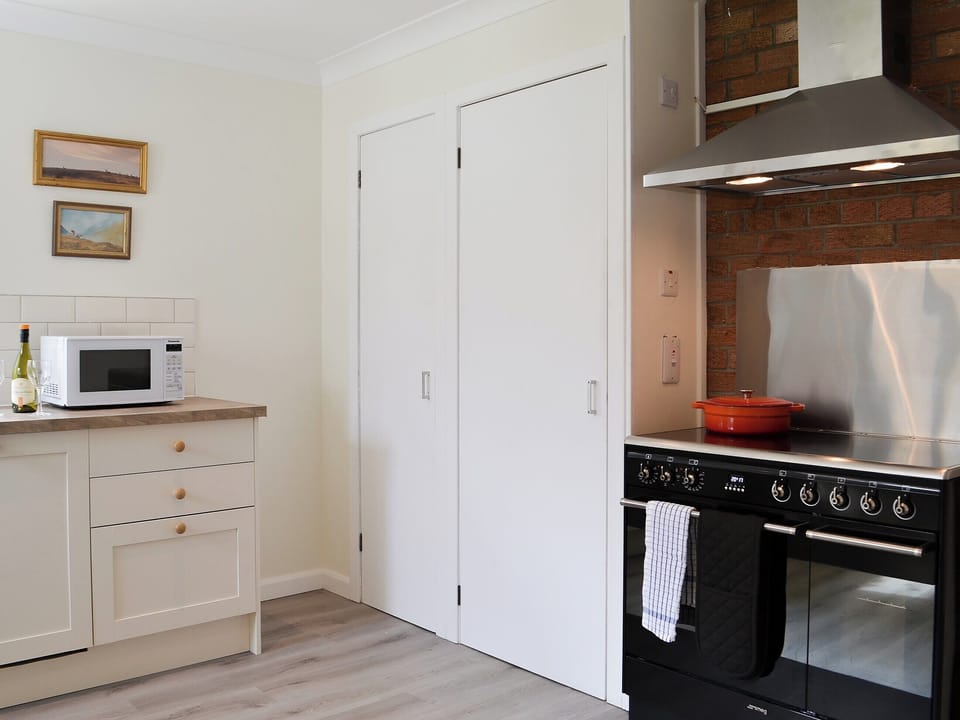 Kitchen with range cooker | Invernoe Cottage, Taynuilt, near Oban