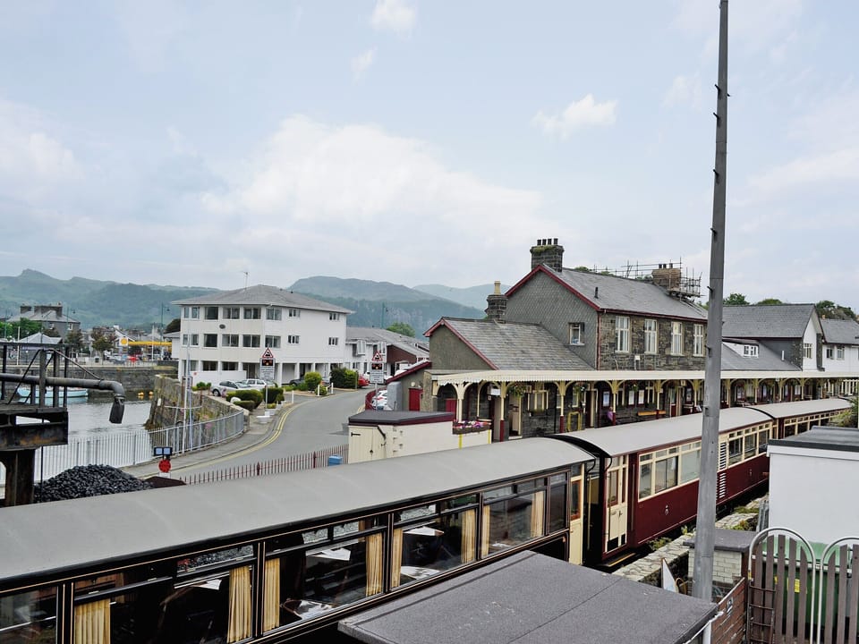 Comfortable double bedroom | Harbour View, Porthmadog