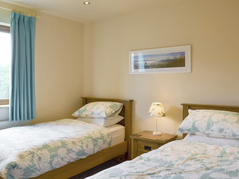 Light and airy twin bedroom | Hazel Lodge - Faulkers Lakes, Burgh le Marsh, near Skegness