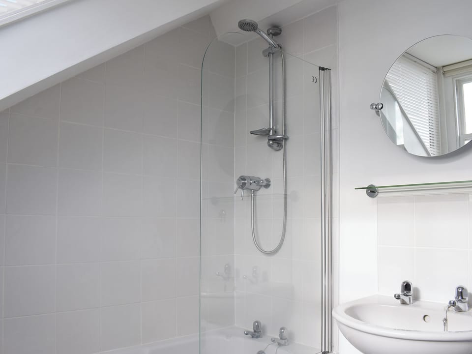 Shower | Moonshine Loft, Whitby