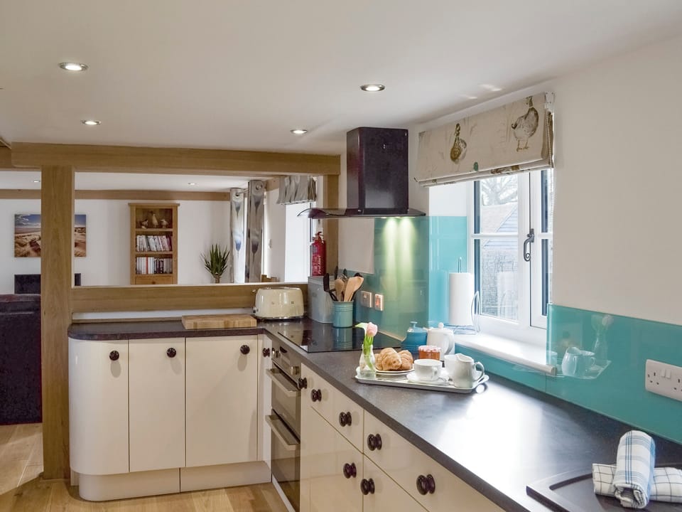 Ample storage within kitchen | Pickdick Stable, Brede, near Rye