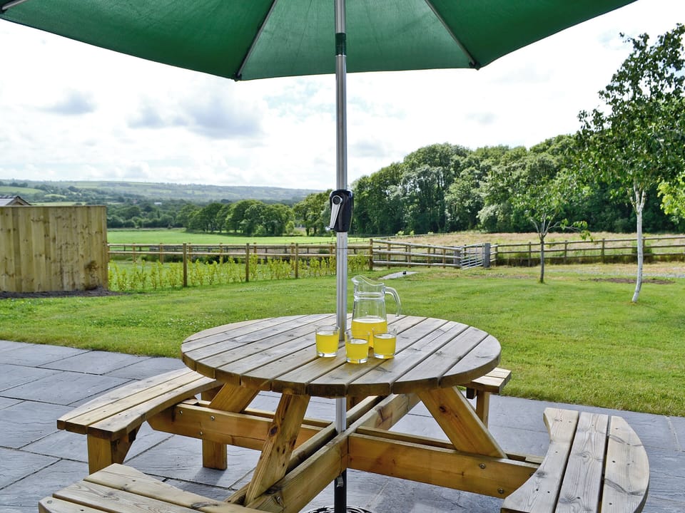 Sitting-out-area | Llanlliwe Cottage, Henllan Amgoed, nr. Narberth