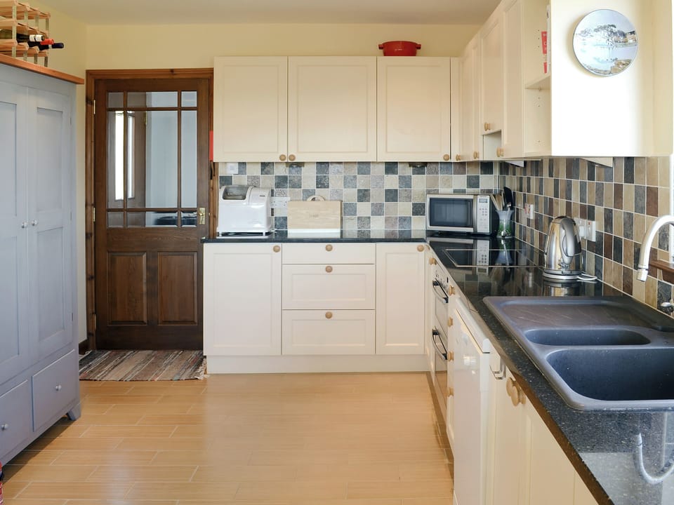 Well equipped kitchen | Creagach, Achnacarnin, near Lochinver