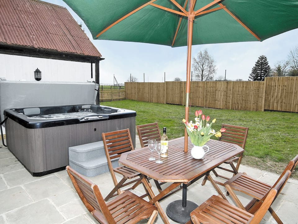 Hot tub | Beacon Cottage, Wainfleet St. Mary, nr. Skegness