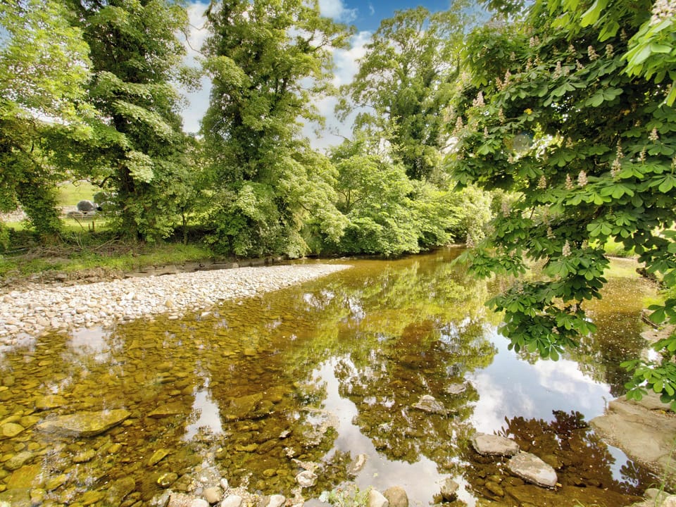 Garden and grounds | Carriage House - The Grange, West Burton, near Leyburn