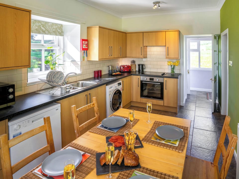 Kitchen/diner | Easter Rattray Cottages: Clayhills Cottage - Easter Rattray Cottages, Blairgowrie