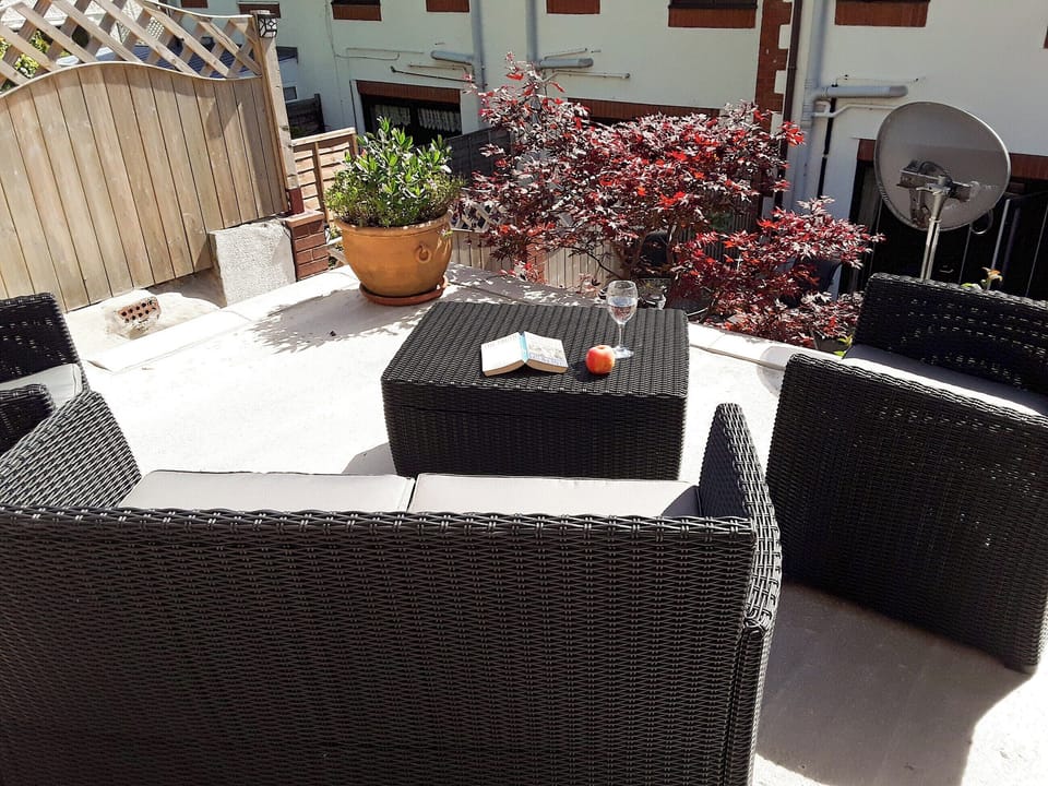 Furnished patio area | Llamedos, Llandudno