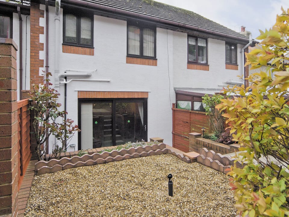 Exterior | Llamedos, Llandudno