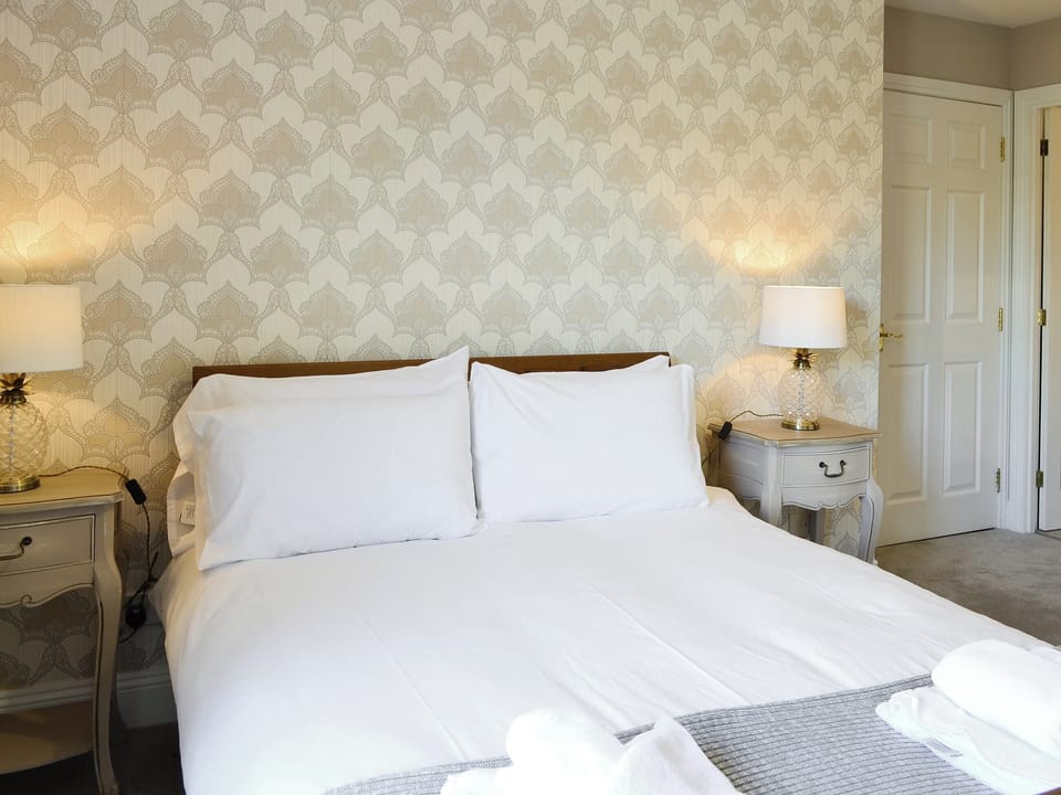 Comfortable en-suite master bedroom | Powderhall Brae, Edinburgh