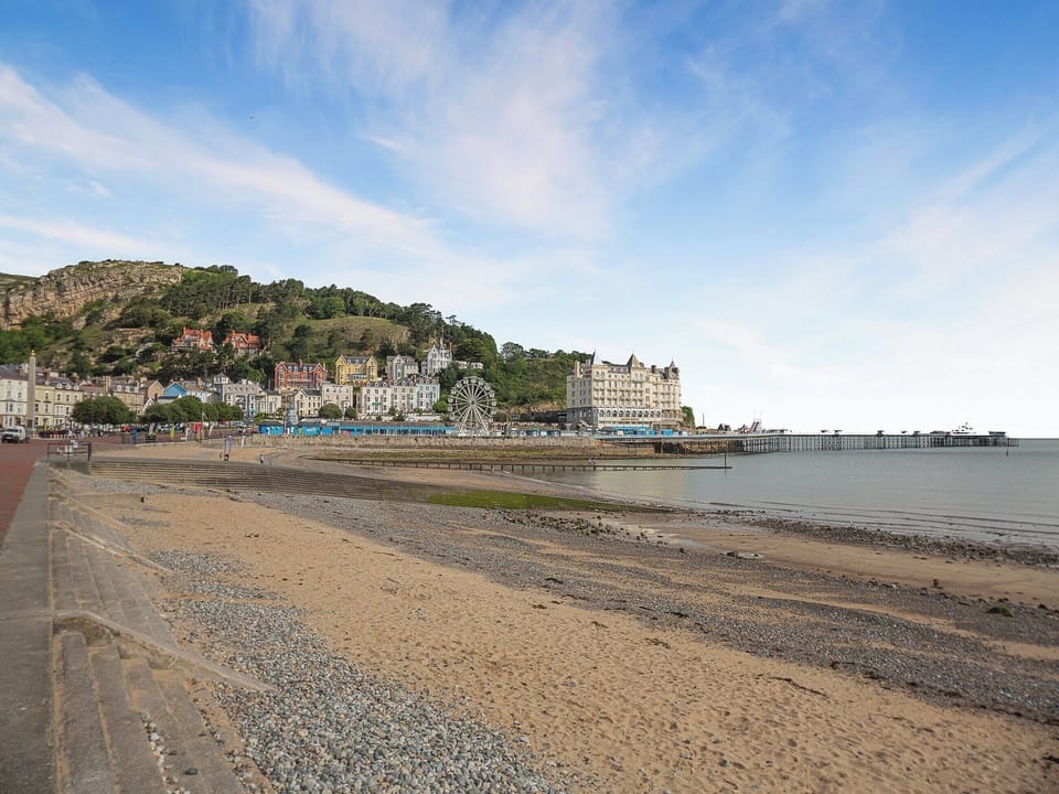 Surrounding area | Hyfrydle, Llandudno