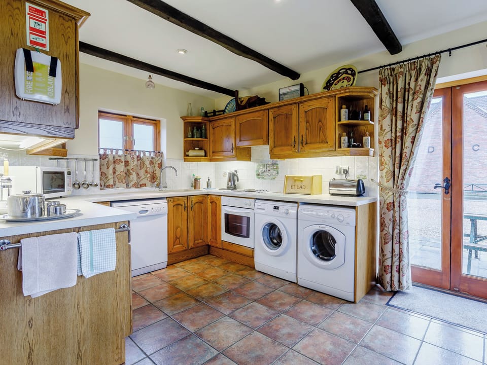 Kitchen/diner | Timbers Barn - Thorpland Manor Barns, Runcton Holme