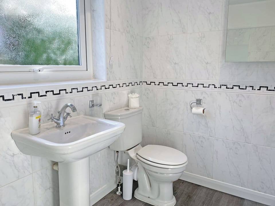 Bathroom | Fourwinds, Keswick