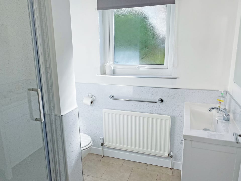 Bathroom | Fourwinds, Keswick