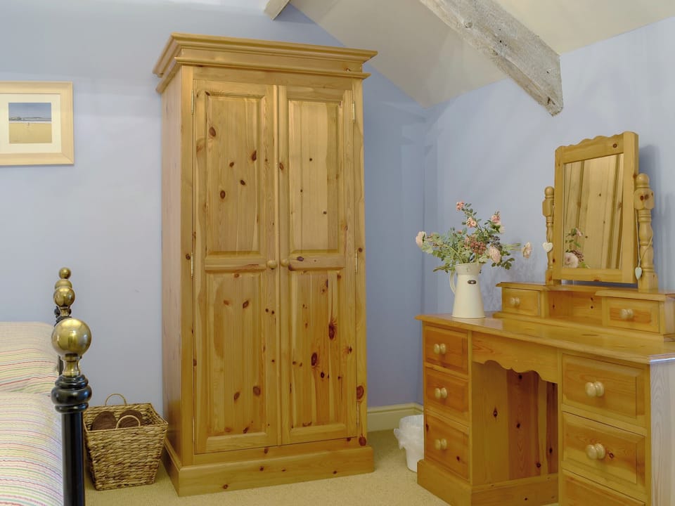 Comfy twin bedroom | The Granary - Crwys Farm, Three Crosses, Gower, Swansea