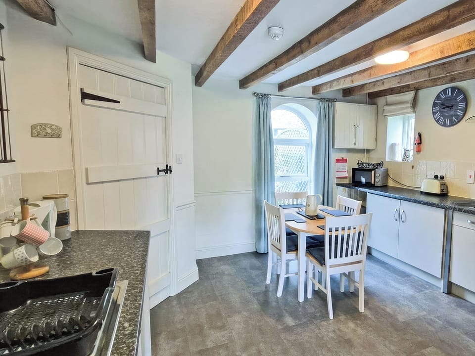 Kitchen/diner | The Granary - Crwys Farm, Three Crosses, Gower, Swansea