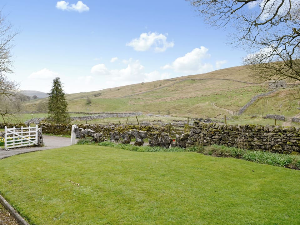 Garden and view | East House Farm - East House Farm and Wood&rsquo;s Barn, Beckermonds, near Kettlewell