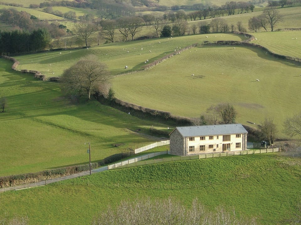 The setting of Cwm Corn Barn | Cwm Corn Barn, Dolfor, Nr. Newtown