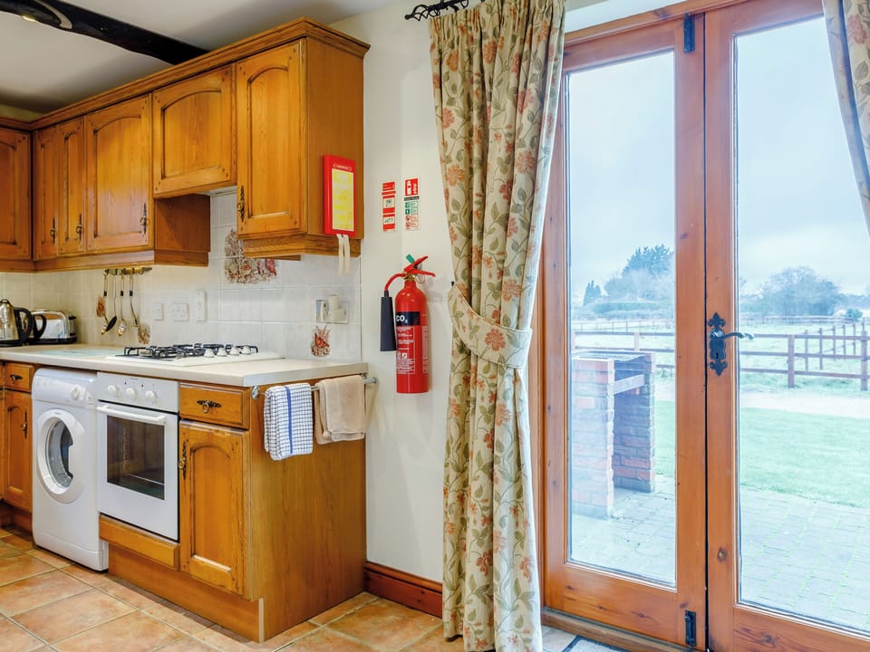 Kitchen | Pantiles Barn - Thorpland Manor Barns, Runcton Holme