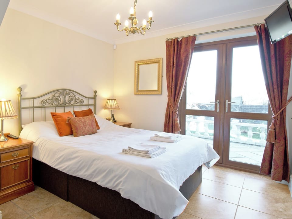 Light and airy double bedroom | Magnolia Cottage, Aberaeron