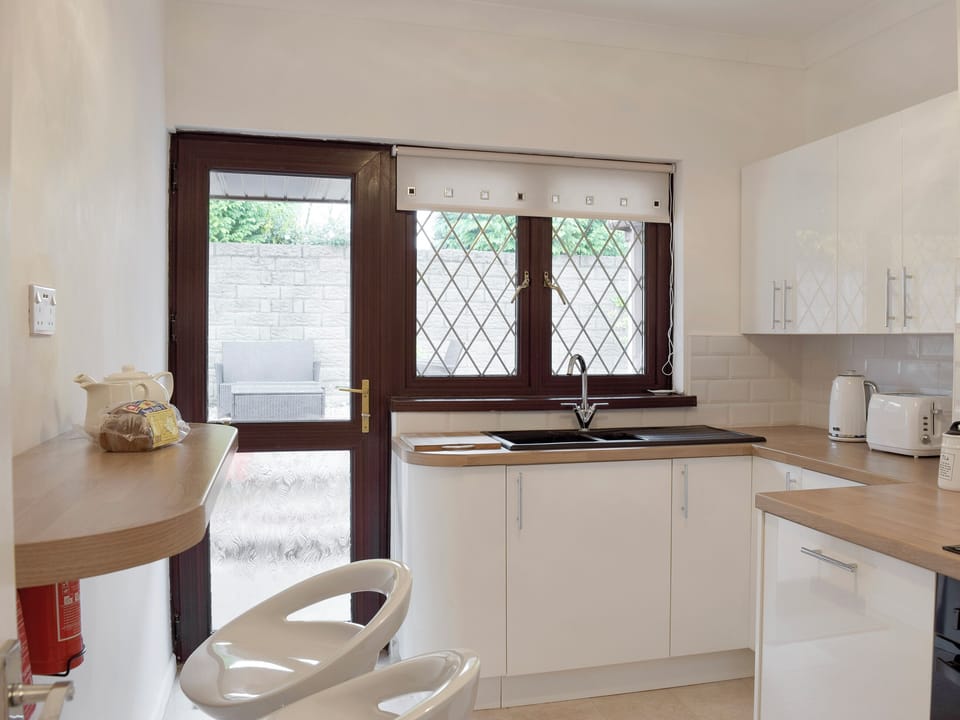 Useful breakfast bar in kitchen | Sea Breeze, The Mumbles