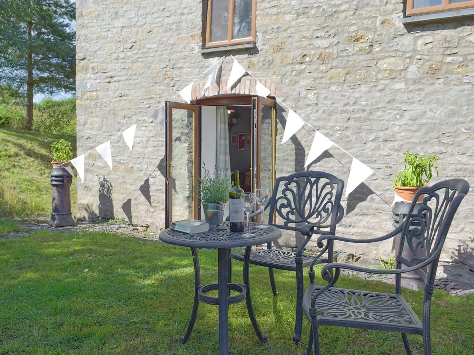 Lawned garden area with outdoor furniture | Mill Cottage - Pendegy Mill, Llanybri, near Carmarthen