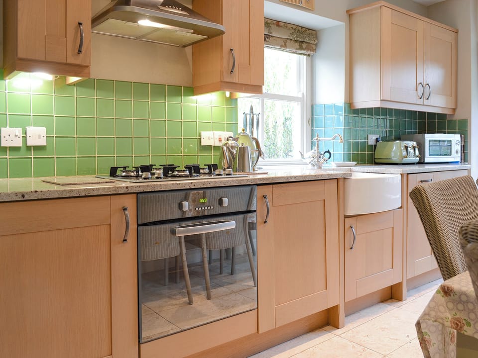Well-equipped kitchen | Bridge House, Helmsley