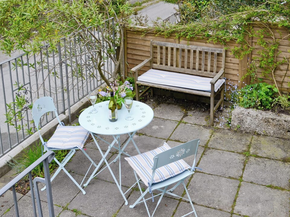 Sitting-out-area | Watercolour Cottage, Lerryn