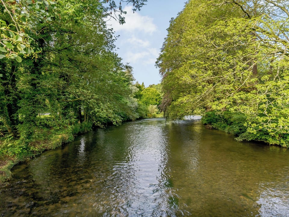 Attractive surrounding area | Whibberley Cottage, Ashford-in-the-Water, near Bakewell
